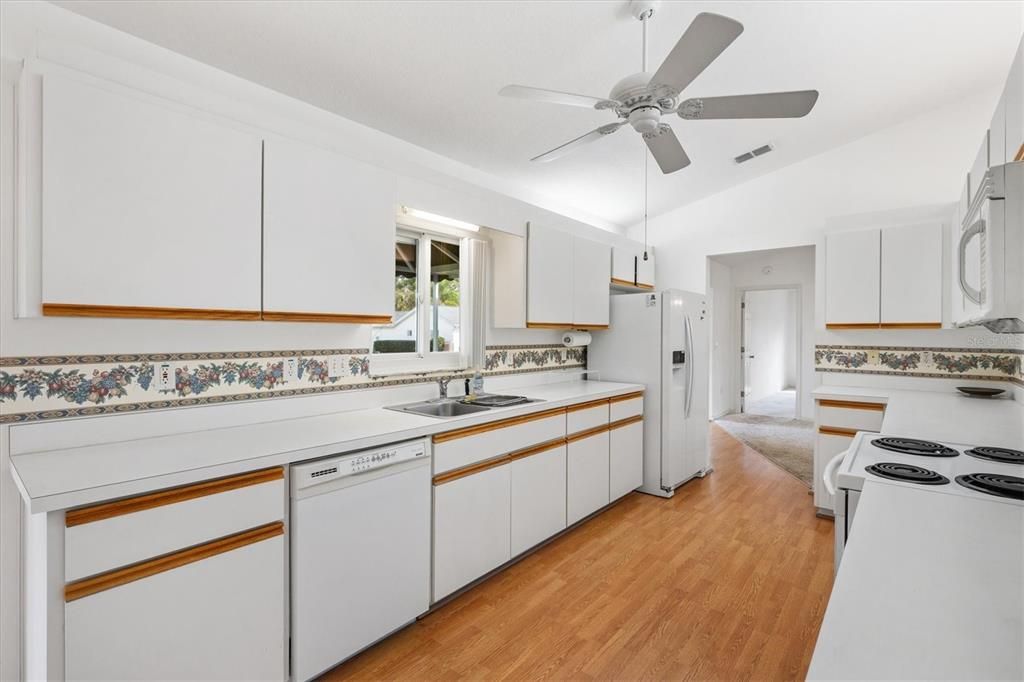 En Venta: $232,500 (2 camas, 2 baños, 1687 Pies cuadrados)