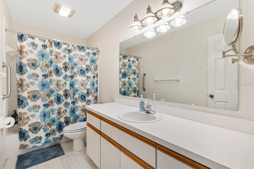 En Venta: $232,500 (2 camas, 2 baños, 1687 Pies cuadrados)