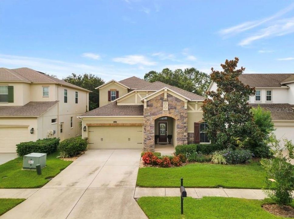 For Rent: $3,200 (4 beds, 3 baths, 2571 Square Feet)