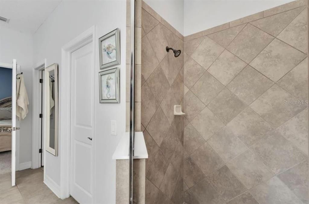 For Rent: $3,200 (4 beds, 3 baths, 2571 Square Feet)