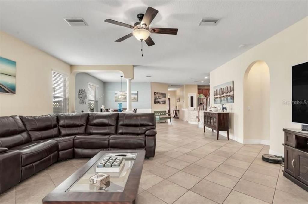 For Rent: $3,200 (4 beds, 3 baths, 2571 Square Feet)