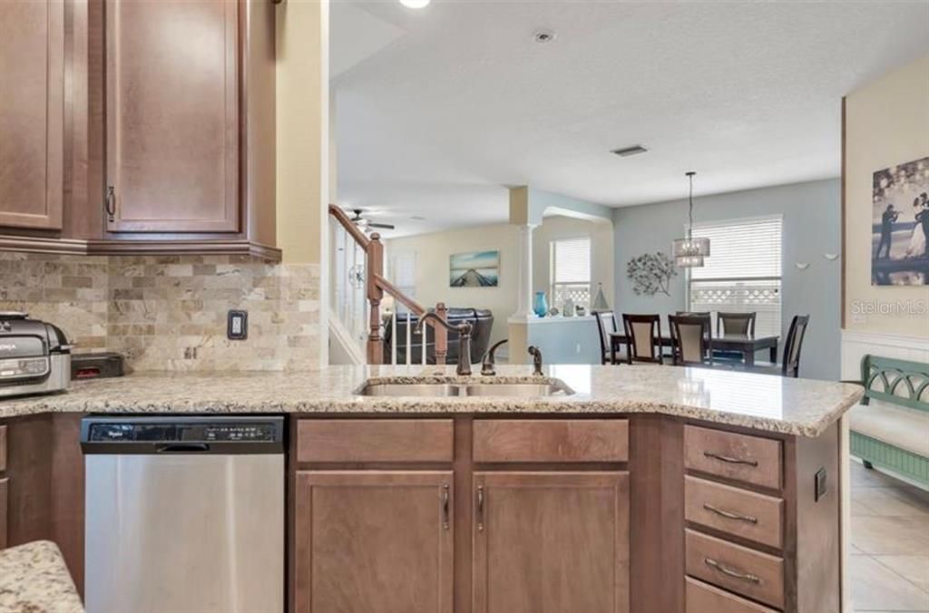 For Rent: $3,200 (4 beds, 3 baths, 2571 Square Feet)