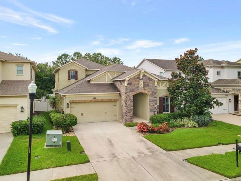 For Rent: $3,200 (4 beds, 3 baths, 2571 Square Feet)