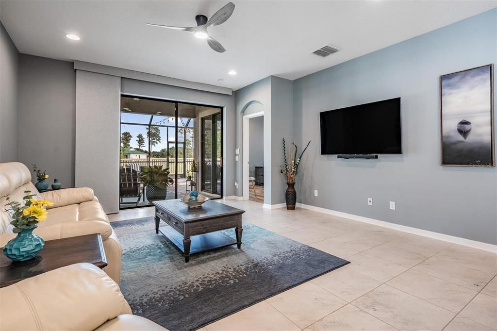 Activo con contrato: $538,000 (3 camas, 2 baños, 2115 Pies cuadrados)