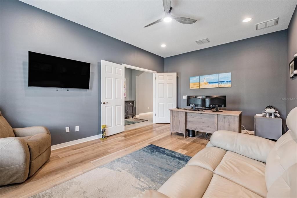 Activo con contrato: $538,000 (3 camas, 2 baños, 2115 Pies cuadrados)