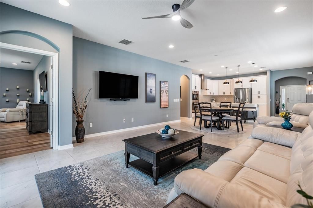 Activo con contrato: $538,000 (3 camas, 2 baños, 2115 Pies cuadrados)