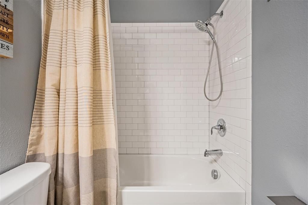 Activo con contrato: $538,000 (3 camas, 2 baños, 2115 Pies cuadrados)