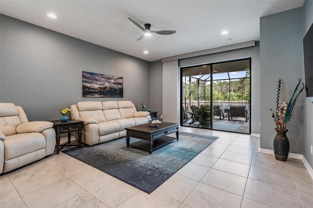 Activo con contrato: $538,000 (3 camas, 2 baños, 2115 Pies cuadrados)