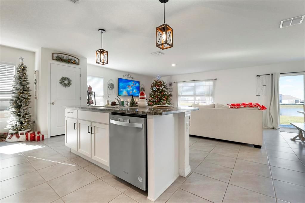 For Rent: $3,200 (4 beds, 2 baths, 2308 Square Feet)