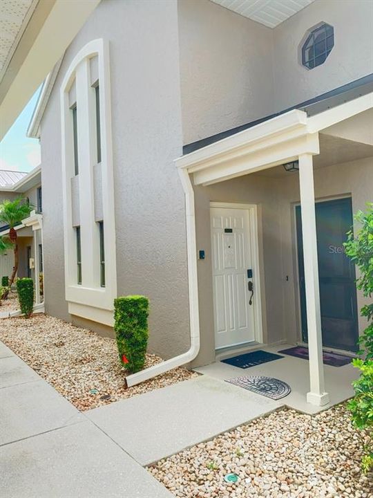 For Rent: $2,000 (2 beds, 2 baths, 1165 Square Feet)