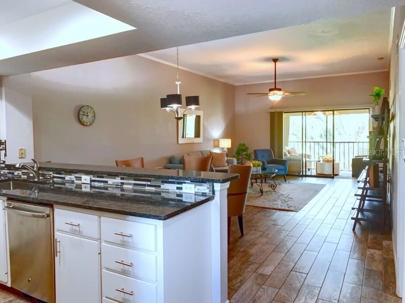 For Rent: $2,000 (2 beds, 2 baths, 1165 Square Feet)