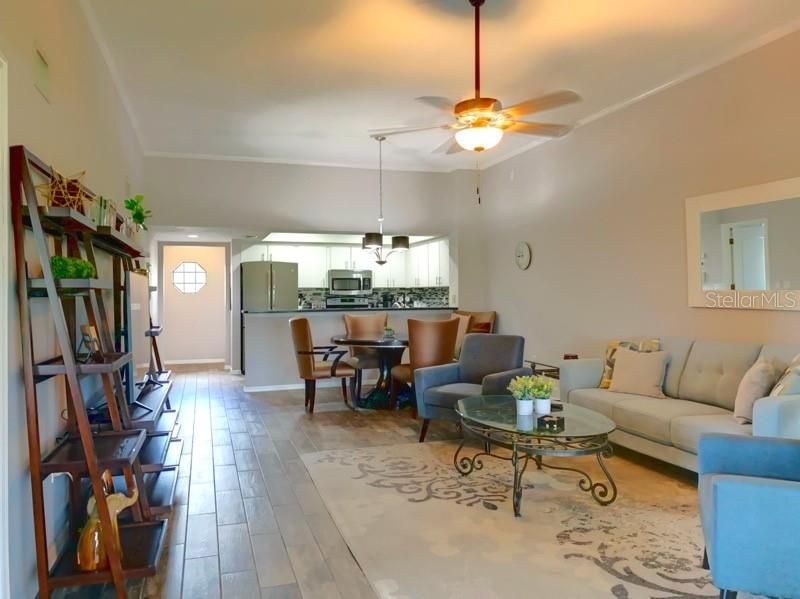 For Rent: $2,000 (2 beds, 2 baths, 1165 Square Feet)