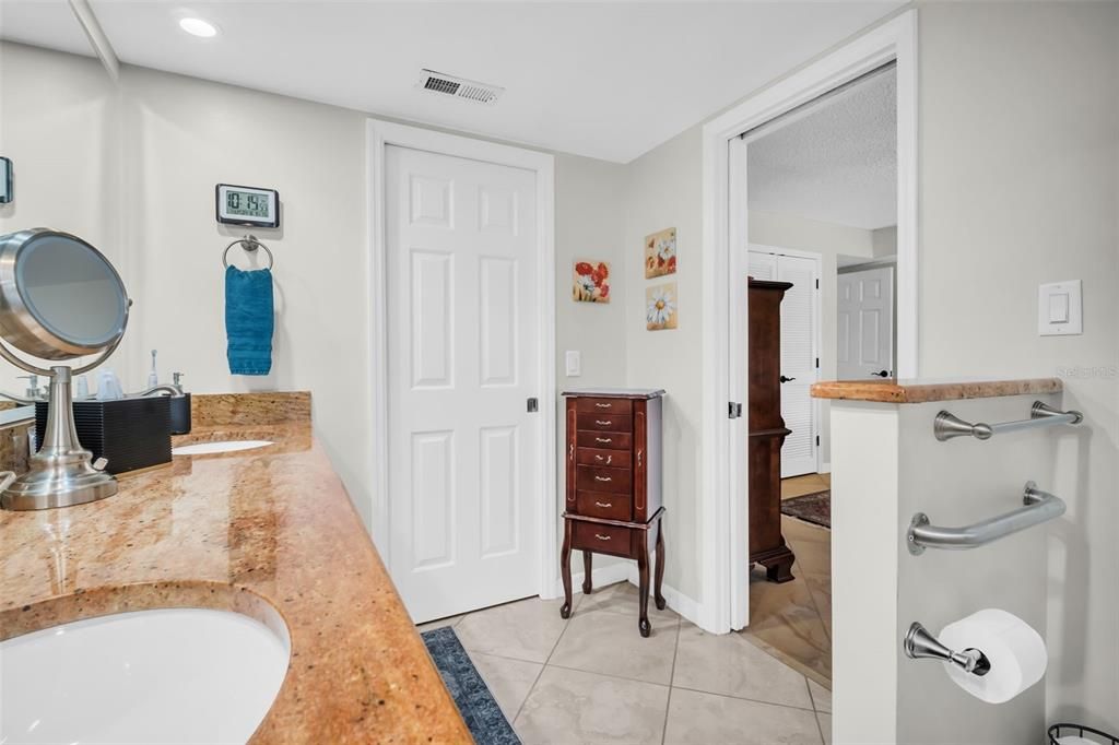 Active With Contract: $399,000 (2 beds, 2 baths, 1490 Square Feet)