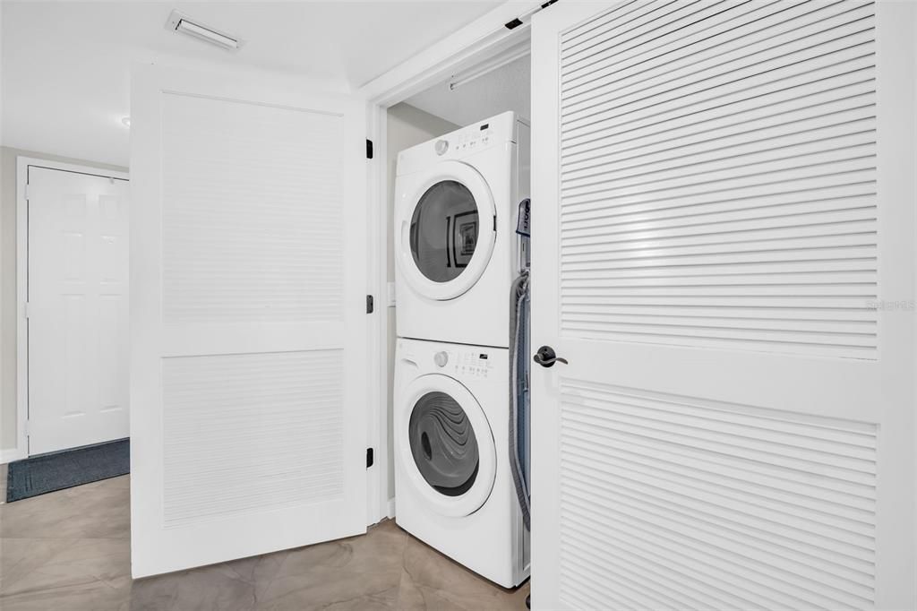 Active With Contract: $399,000 (2 beds, 2 baths, 1490 Square Feet)