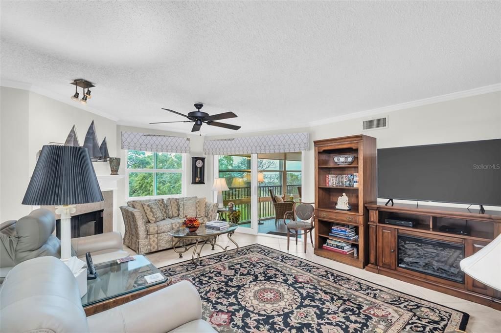 Active With Contract: $399,000 (2 beds, 2 baths, 1490 Square Feet)