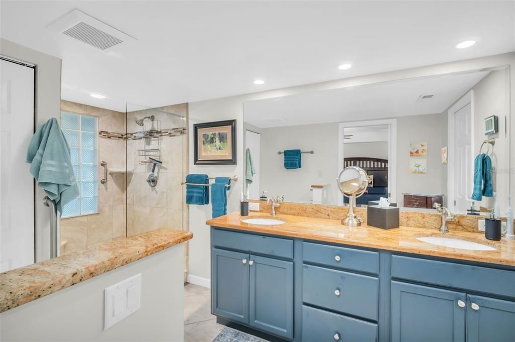 Active With Contract: $399,000 (2 beds, 2 baths, 1490 Square Feet)