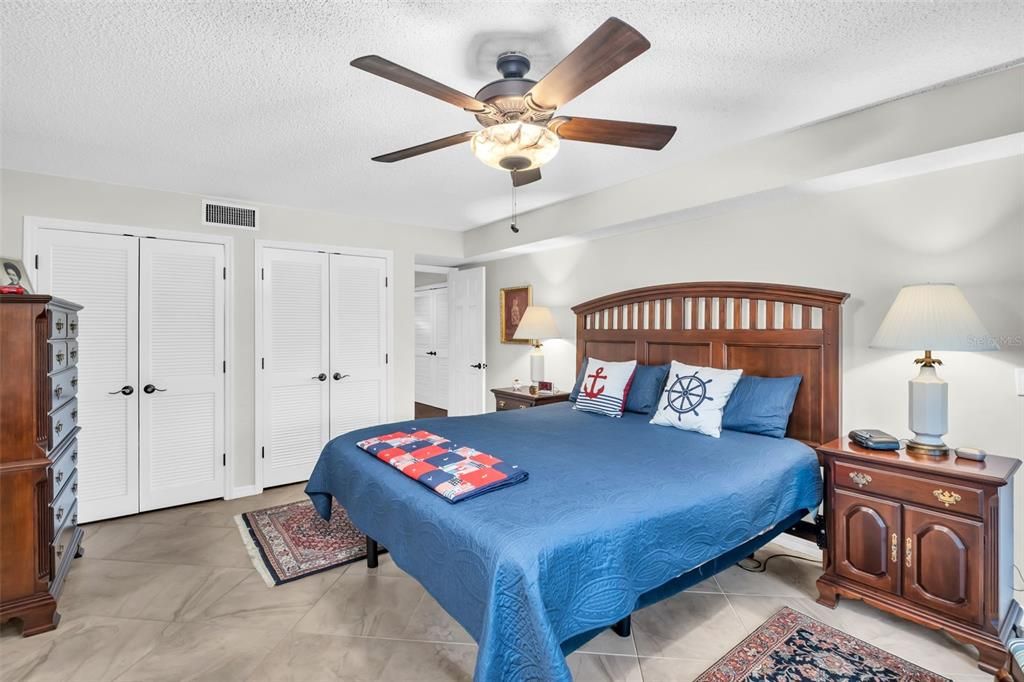 Active With Contract: $399,000 (2 beds, 2 baths, 1490 Square Feet)