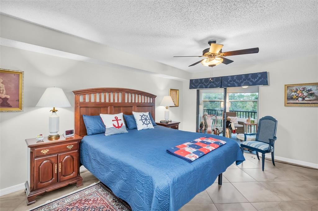 Active With Contract: $399,000 (2 beds, 2 baths, 1490 Square Feet)