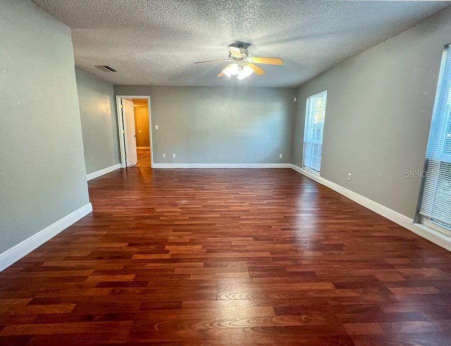 出租: $2,450 (5 贝兹, 3 浴室, 1589 平方英尺)