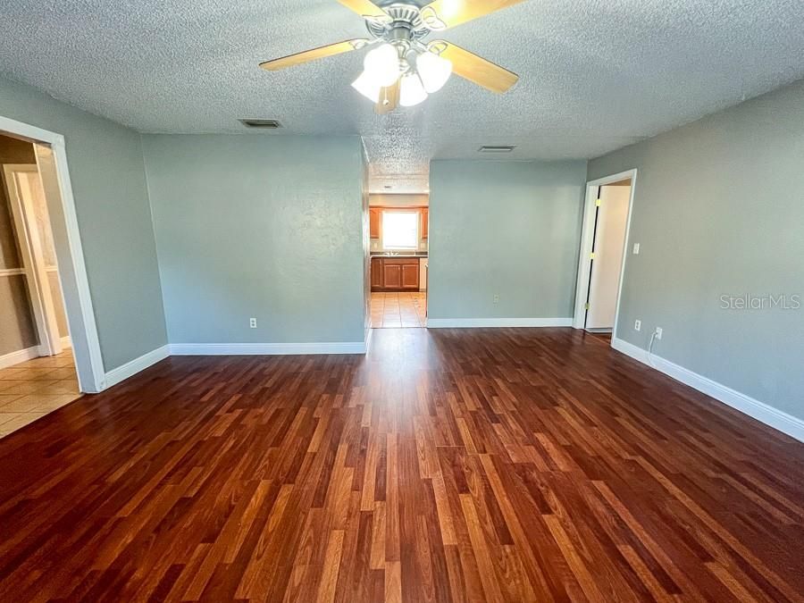 出租: $2,450 (5 贝兹, 3 浴室, 1589 平方英尺)