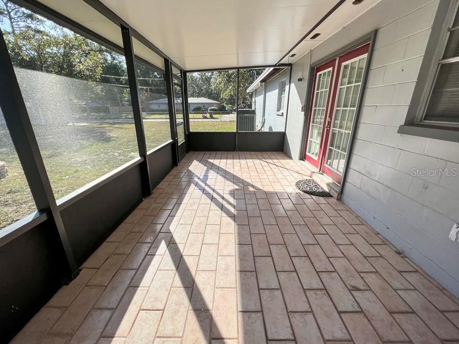 出租: $2,450 (5 贝兹, 3 浴室, 1589 平方英尺)