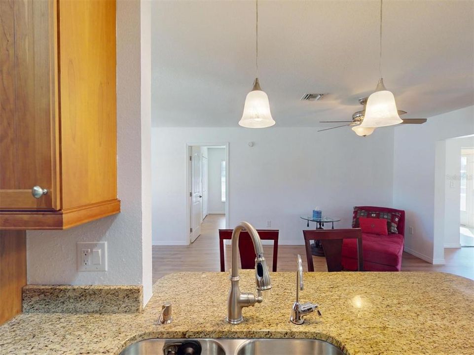 For Sale: $410,000 (2 beds, 2 baths, 1461 Square Feet)