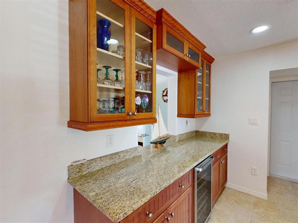 For Sale: $410,000 (2 beds, 2 baths, 1461 Square Feet)