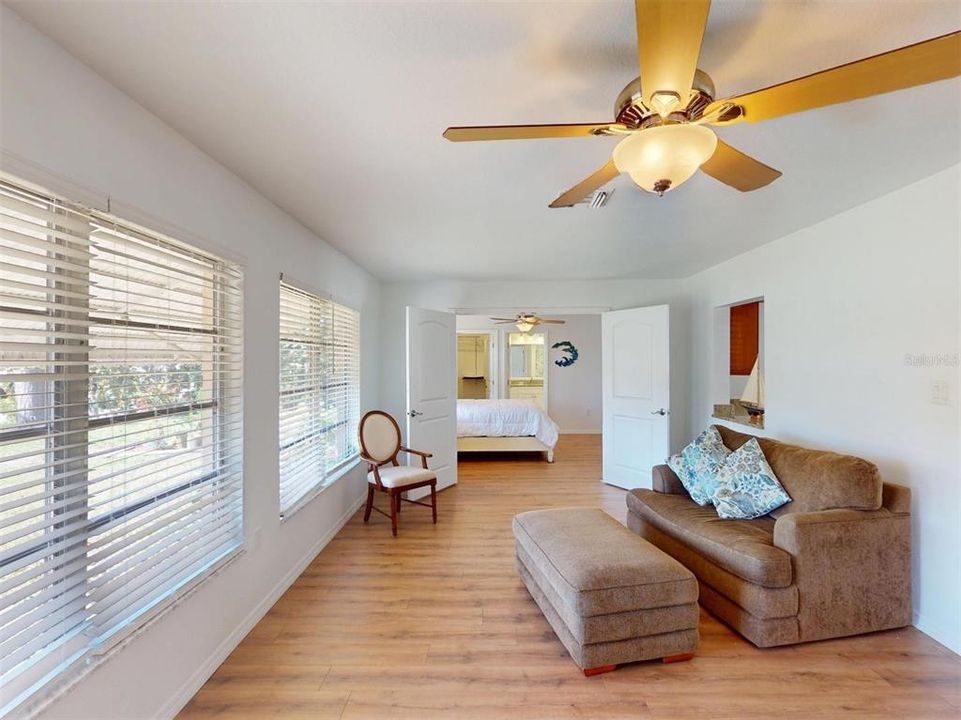 For Sale: $410,000 (2 beds, 2 baths, 1461 Square Feet)