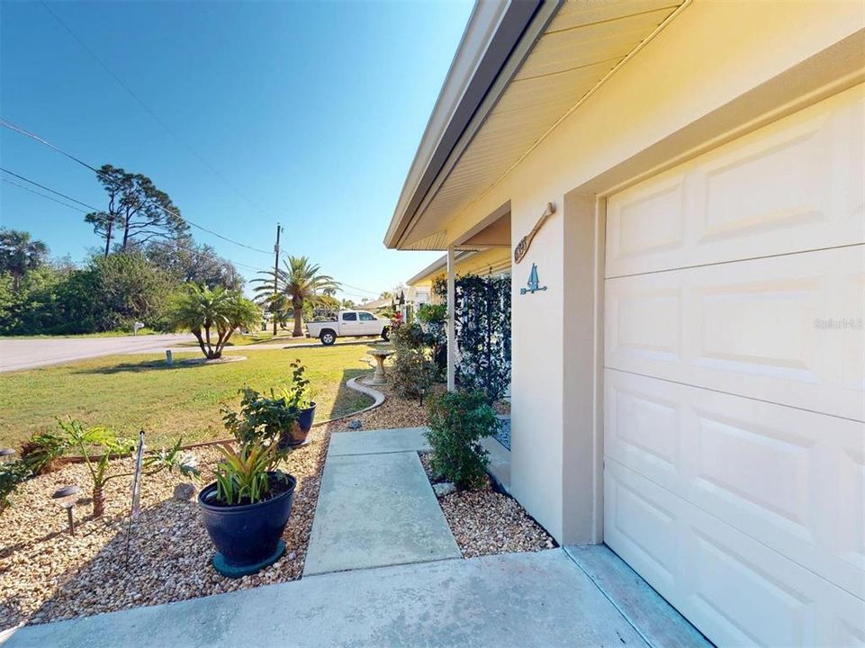 For Sale: $410,000 (2 beds, 2 baths, 1461 Square Feet)