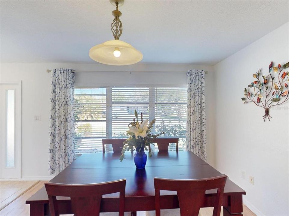 For Sale: $410,000 (2 beds, 2 baths, 1461 Square Feet)