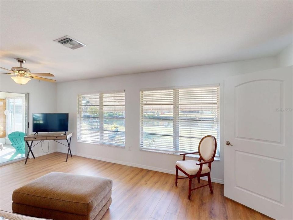 For Sale: $410,000 (2 beds, 2 baths, 1461 Square Feet)