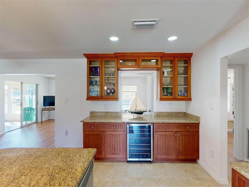 For Sale: $410,000 (2 beds, 2 baths, 1461 Square Feet)