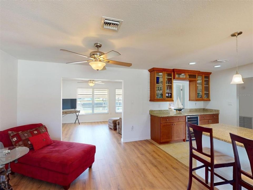 For Sale: $410,000 (2 beds, 2 baths, 1461 Square Feet)