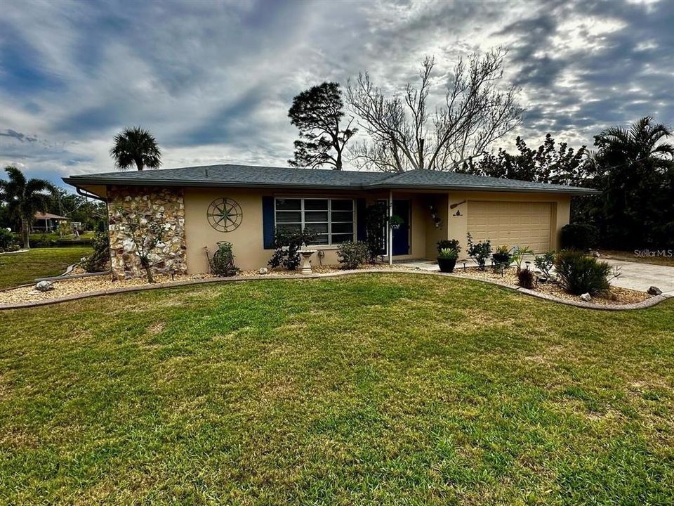 For Sale: $410,000 (2 beds, 2 baths, 1461 Square Feet)