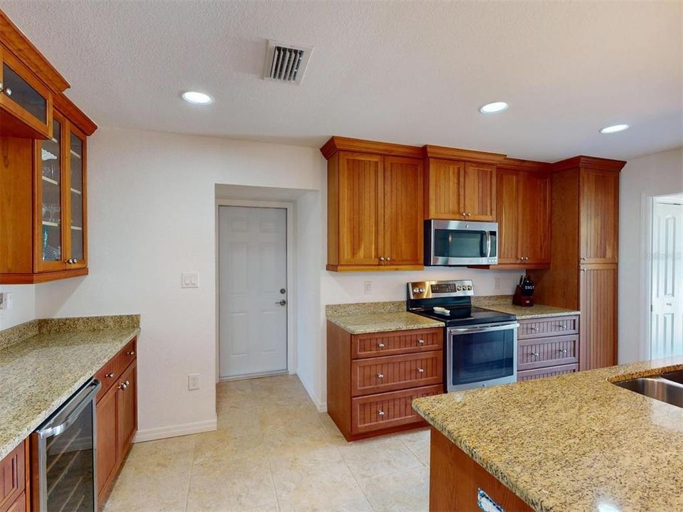 For Sale: $410,000 (2 beds, 2 baths, 1461 Square Feet)