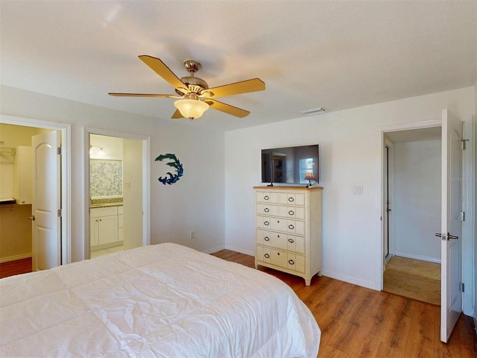 For Sale: $410,000 (2 beds, 2 baths, 1461 Square Feet)