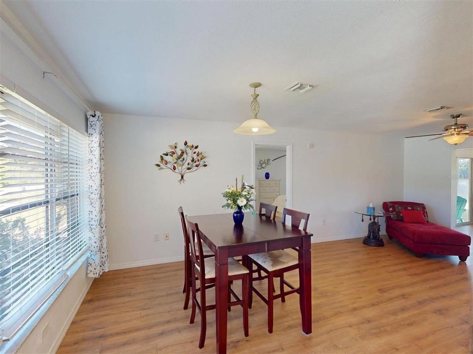 For Sale: $410,000 (2 beds, 2 baths, 1461 Square Feet)