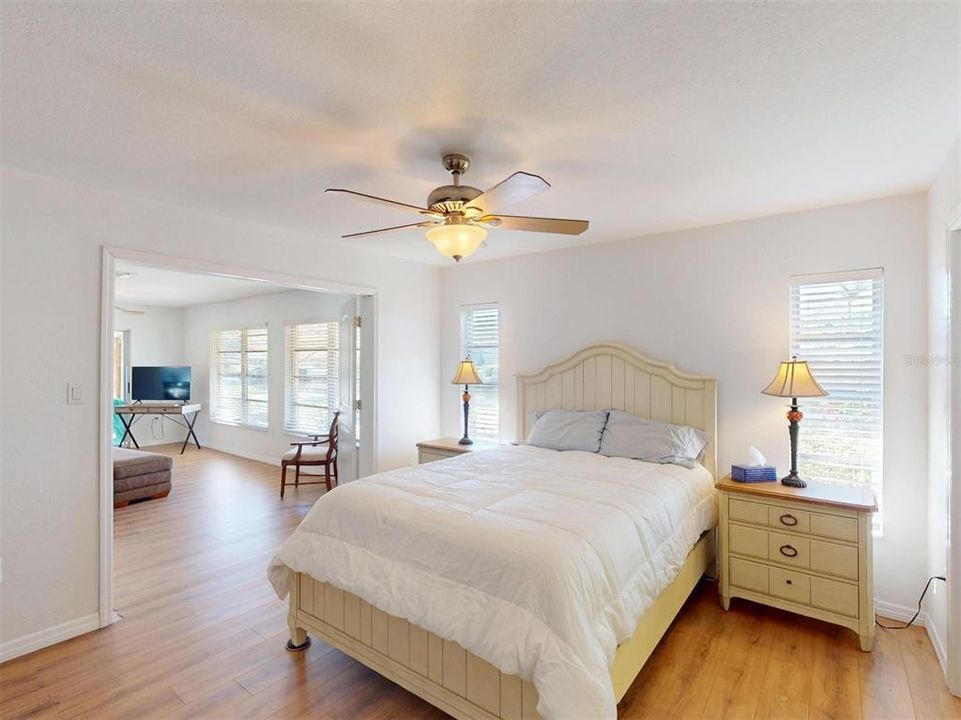 For Sale: $410,000 (2 beds, 2 baths, 1461 Square Feet)