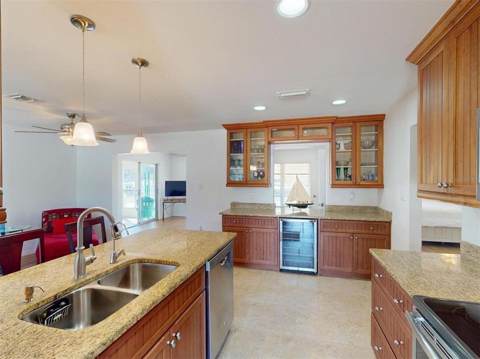 For Sale: $410,000 (2 beds, 2 baths, 1461 Square Feet)