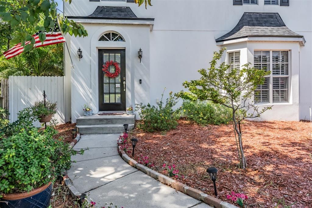 合同活跃: $650,000 (3 贝兹, 2 浴室, 1532 平方英尺)