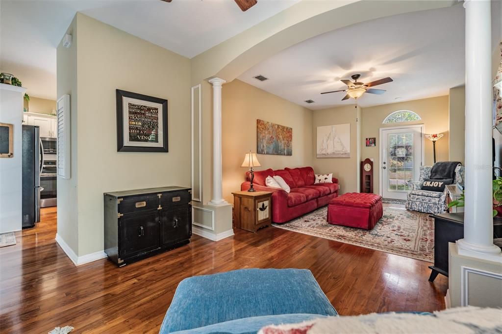 合同活跃: $650,000 (3 贝兹, 2 浴室, 1532 平方英尺)