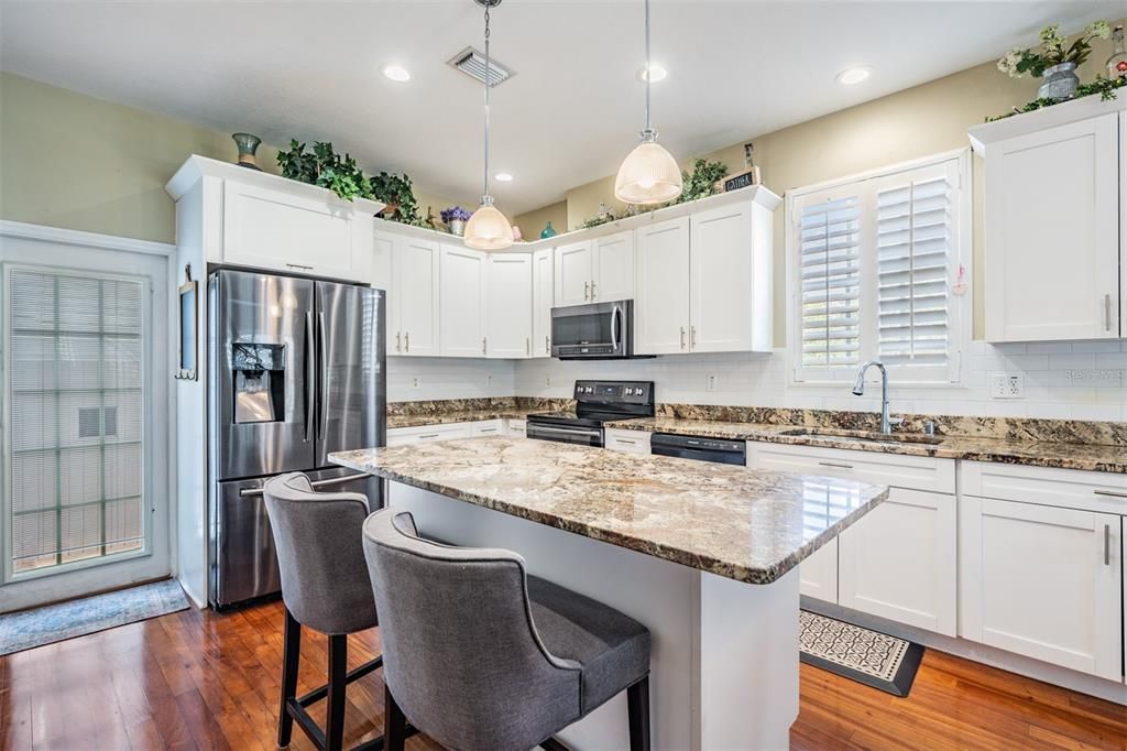 合同活跃: $650,000 (3 贝兹, 2 浴室, 1532 平方英尺)