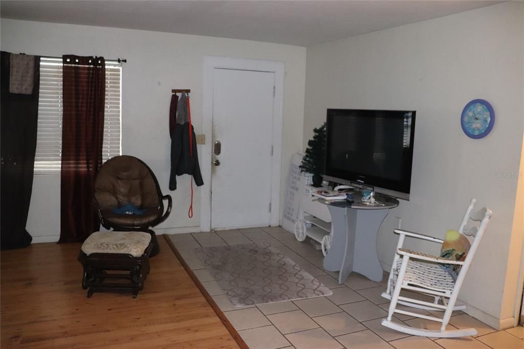 待售: $144,900 (2 贝兹, 1 浴室, 936 平方英尺)