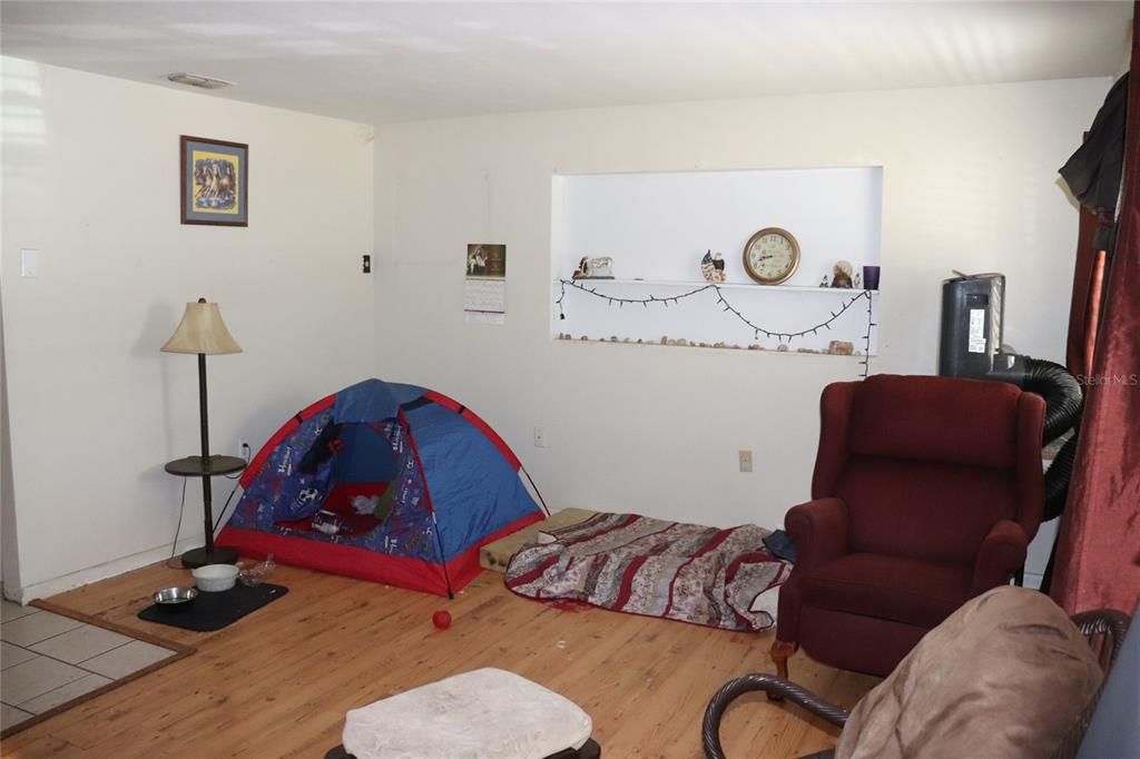 待售: $144,900 (2 贝兹, 1 浴室, 936 平方英尺)