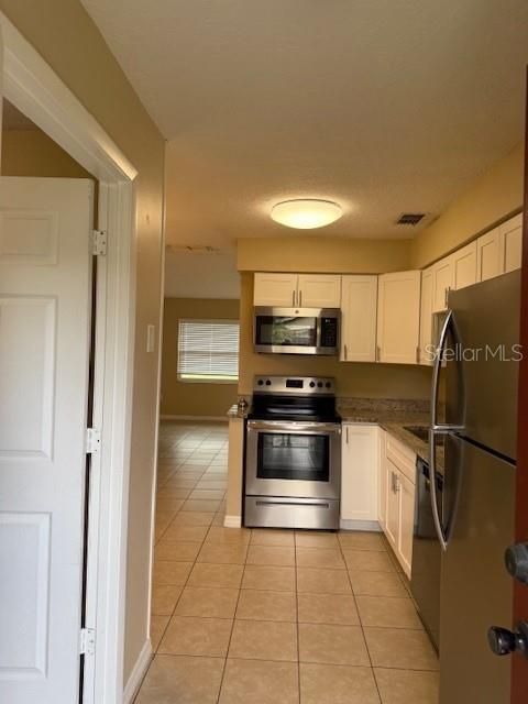 出租: $1,425 (2 贝兹, 1 浴室, 1815 平方英尺)