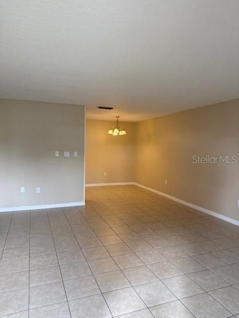 出租: $1,425 (2 贝兹, 1 浴室, 1815 平方英尺)