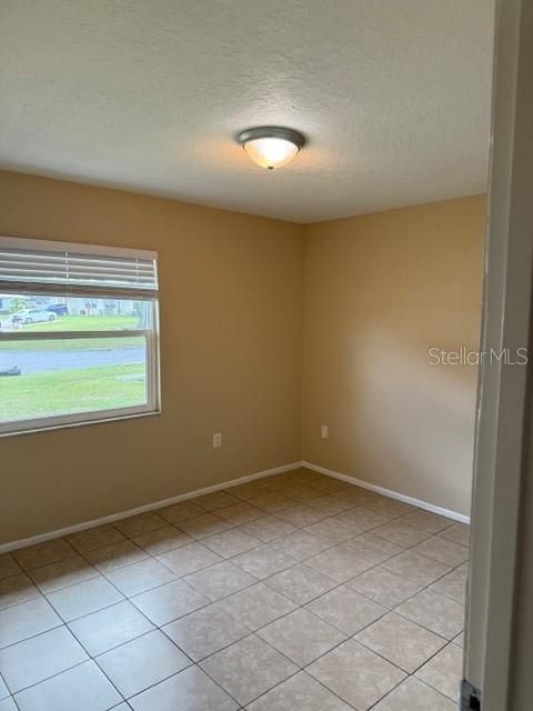 出租: $1,425 (2 贝兹, 1 浴室, 1815 平方英尺)