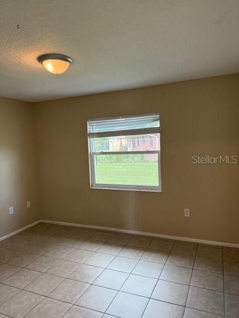 出租: $1,425 (2 贝兹, 1 浴室, 1815 平方英尺)