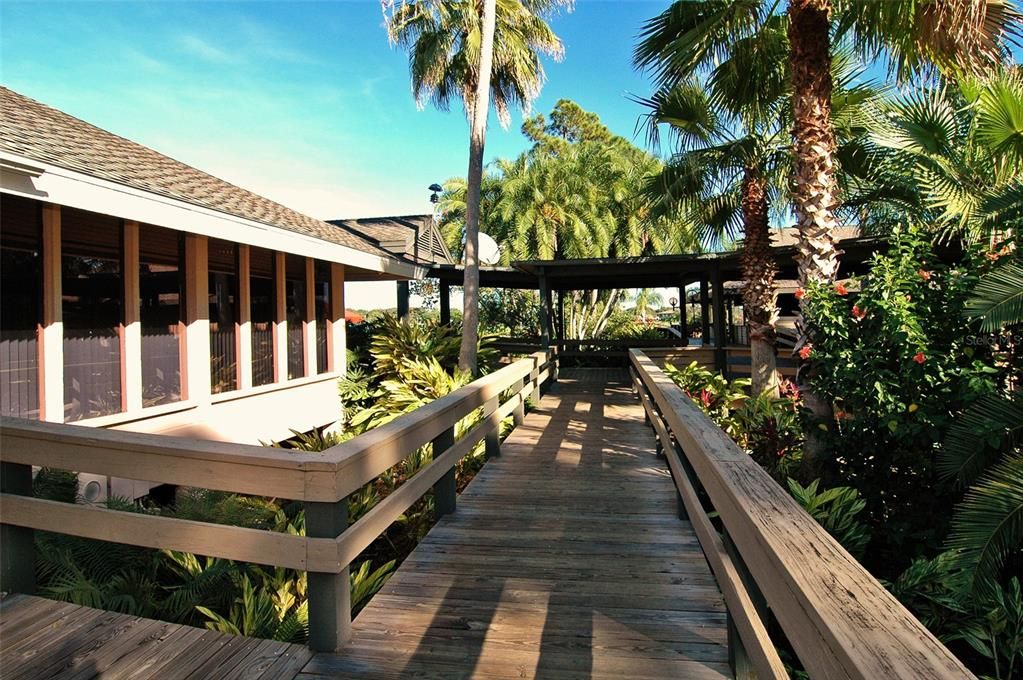 Active With Contract: $225,000 (2 beds, 2 baths, 1060 Square Feet)