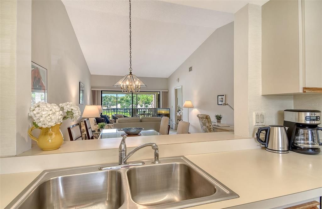 Active With Contract: $225,000 (2 beds, 2 baths, 1060 Square Feet)